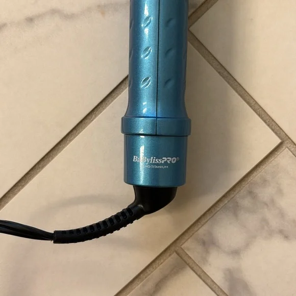 BaBylissPRO Nano Titanium 1½” Spring Curling Iron - Picture 4 of 10